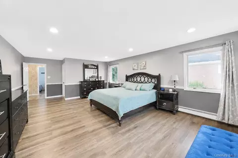 Bedroom - 49 Village Dr, Jericho, NY 11753 photo 2 of 5
