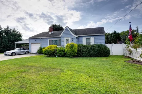 1603 2nd St, West Babylon, NY 11704