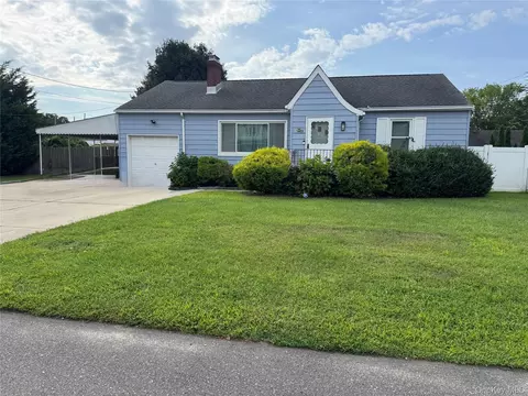 1603 2nd St, West Babylon, NY 11704