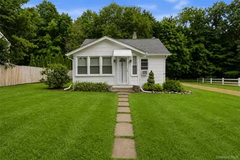 24 Round Lake Ave, Monroe, NY 10950