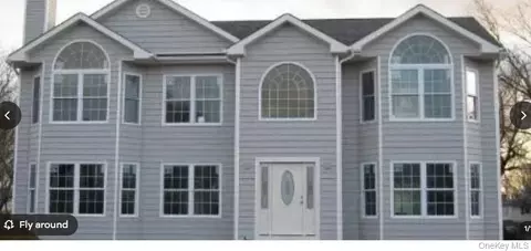 171 Elm Dr, Bay Shore, NY 11706