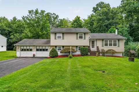 22 Elliott Pl, Wawayanda, NY 10958