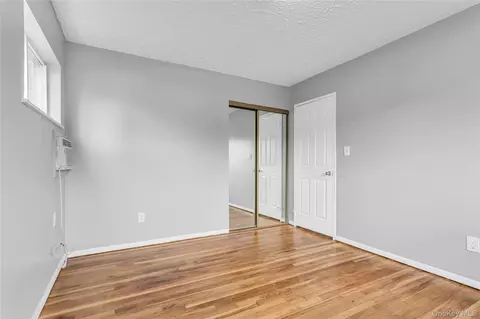 Bedroom - 581 Plainview Rd, Plainview, NY 11803 photo 4 of 6