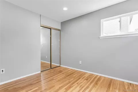 Bedroom - 581 Plainview Rd, Plainview, NY 11803 photo 2 of 6