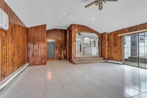 Living - 581 Plainview Rd, Plainview, NY 11803 photo 6 of 7