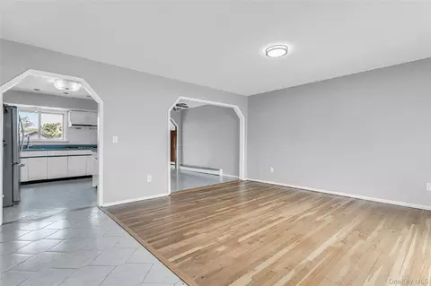 Living - 581 Plainview Rd, Plainview, NY 11803 photo 2 of 7