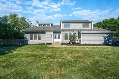 53 Miller Place Rd, Miller Place, NY 11764