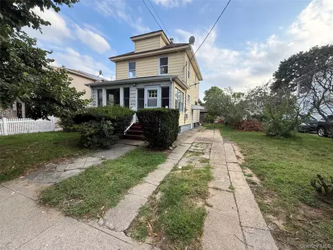 24322 Weller Ave, New York, NY 11422