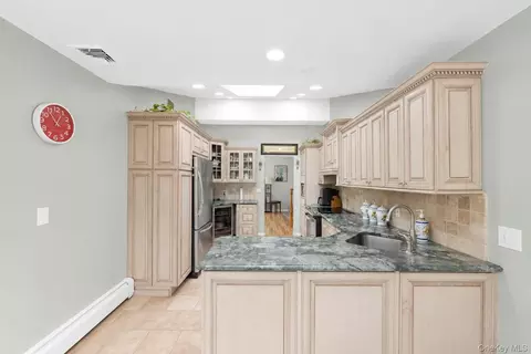 Kitchen - 49 Village Dr, Jericho, NY 11753 photo 5 of 5