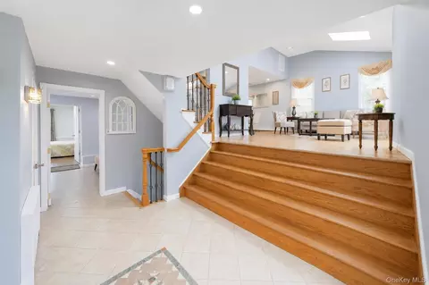 Entry Way - 49 Village Dr, Jericho, NY 11753 photo 2 of 4