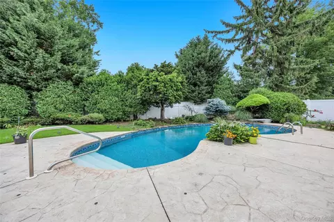 Exterior - 49 Village Dr, Jericho, NY 11753 photo 2 of 6