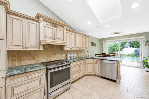 Kitchen - 49 Village Dr, Jericho, NY 11753 photo 2 of 5