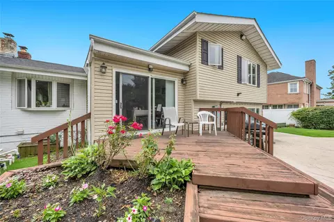 Exterior - 49 Village Dr, Jericho, NY 11753 photo 4 of 6