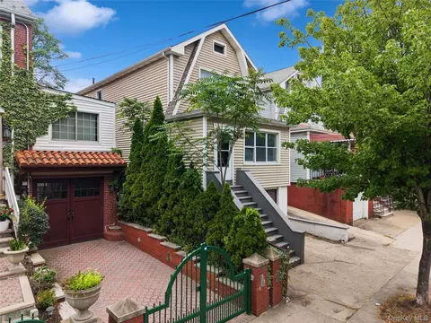Exterior - 1631 Paulding Ave, New York, NY 10462 photo 3 of 5