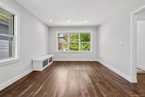Living - 1631 Paulding Ave, New York, NY 10462 photo 4 of 7