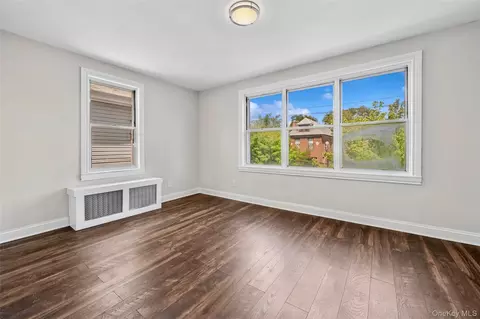 Living - 1631 Paulding Ave, New York, NY 10462 photo 6 of 7