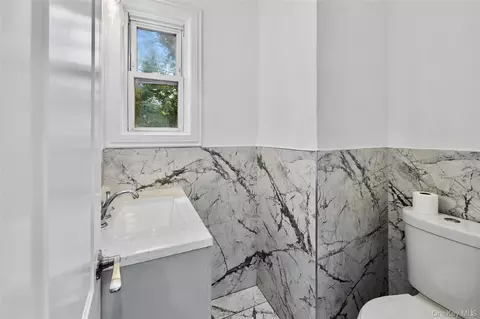 Bath - 1631 Paulding Ave, New York, NY 10462 photo 1 of 3