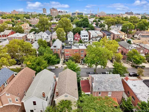 View/Area - 1631 Paulding Ave, New York, NY 10462 photo 4 of 4