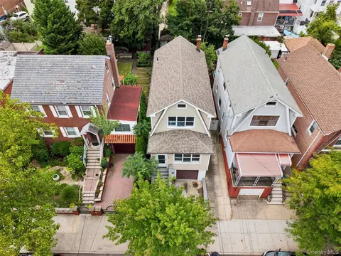 View/Area - 1631 Paulding Ave, New York, NY 10462 photo 2 of 4
