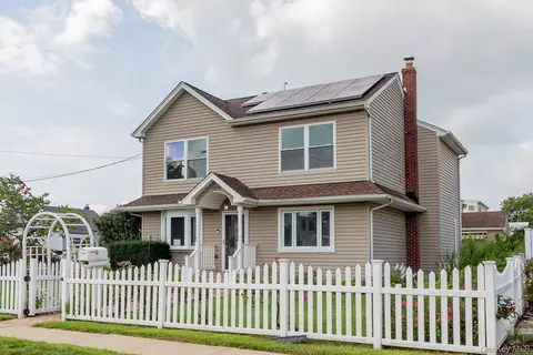 305 S Strong Ave, Copiague, NY 11726