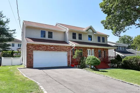 23 Garden Dr, North Hempstead, NY 11507