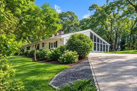 106 Boney Ln, Saint James, NY 11780