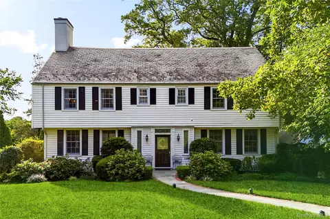 132 Overlook Rd, New Rochelle, NY 10804