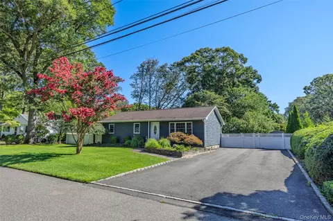 45 Marbeth Cir, Miller Place, NY 11764