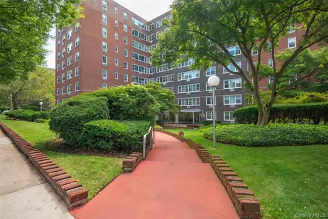 164-20 Highland Ave #7T, New York, NY 11432