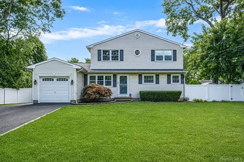 86 Creighton Ave, Ronkonkoma, NY 11779