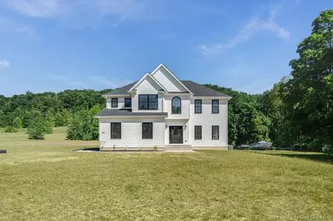 40 Beaver Rd, La Grange, NY 12540