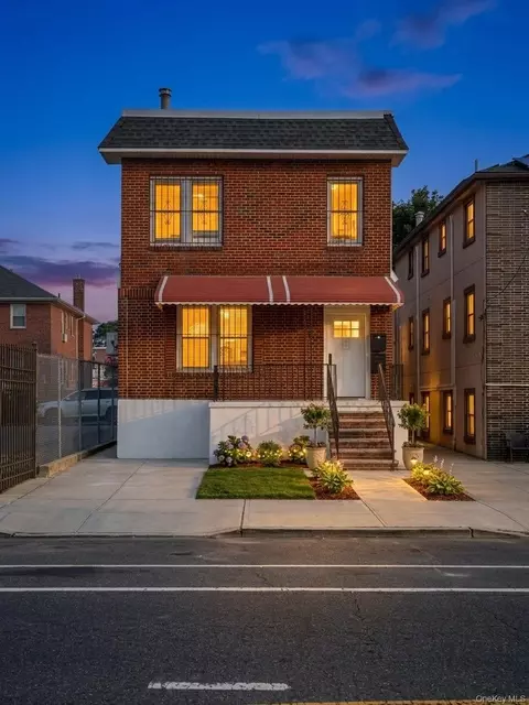 1227 E 222nd St, New York, NY 10469