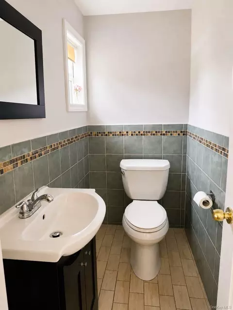 Bath - 485 5th Ave, Cedarhurst, NY 11516 photo 1 of 2