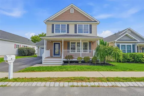 9 Emerson Ter, Lloyd, NY 12528