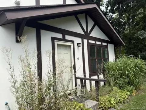 76 Sunny Brook Cir, Lloyd, NY 12528