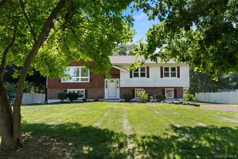 11 Alpert Dr, Wappinger, NY 12590