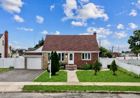 78 Pengon Cir, East Meadow, NY 11554