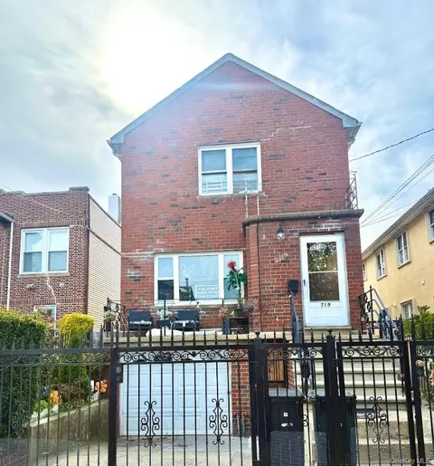 2719 Hering Ave, New York, NY 10469