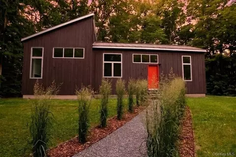 Exterior - 30 Old East Rd, Wallkill, NY 12589 photo 2 of 13
