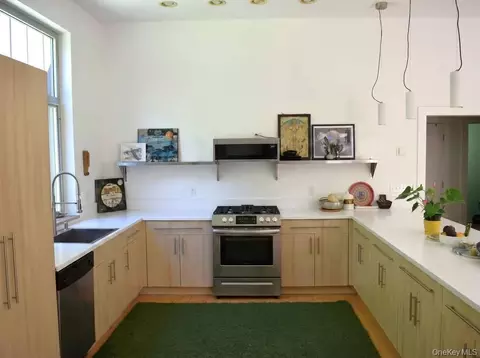 Kitchen - 30 Old East Rd, Wallkill, NY 12589 photo 3 of 4