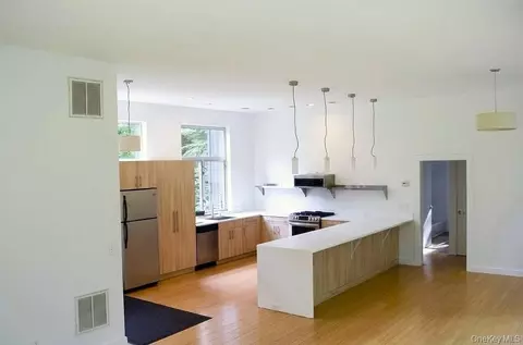 Kitchen - 30 Old East Rd, Wallkill, NY 12589 photo 2 of 4