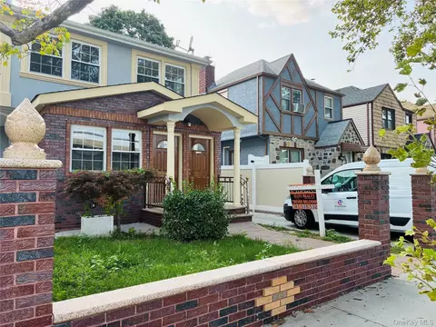 130-42 Vanwyck Expy, New York, NY 11420