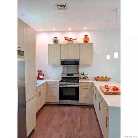 Kitchen - 32 Old East Rd, Wallkill, NY 12589 photo 1 of 1