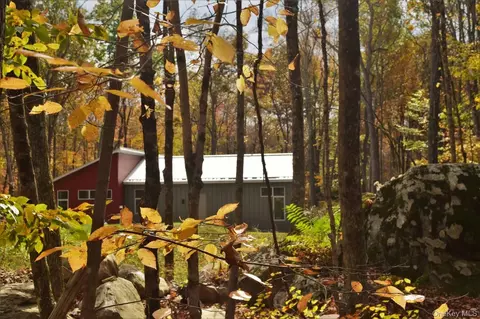 Exterior - 32 Old East Rd, Wallkill, NY 12589 photo 5 of 8