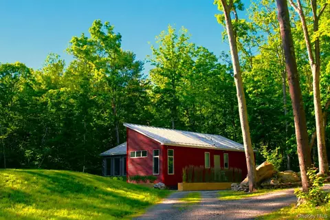 Exterior - 32 Old East Rd, Wallkill, NY 12589 photo 2 of 8