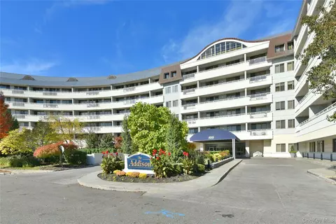 100 Harbor View Dr #117, North Hempstead, NY 11050