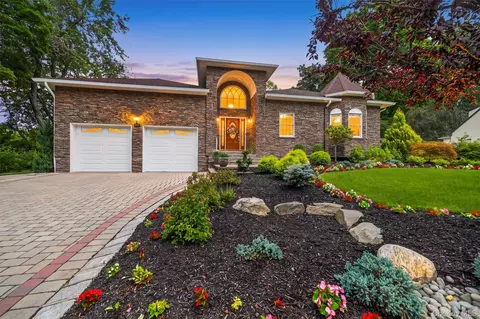 13 Spruce Ln, Clarkstown, NY 10994