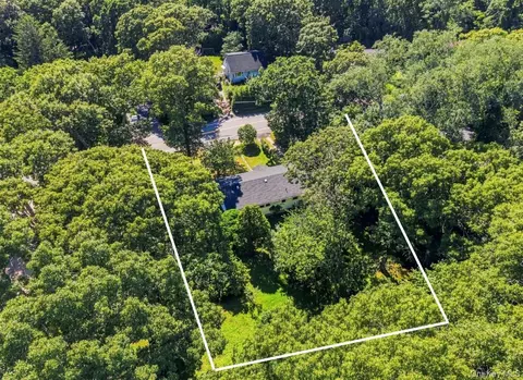 153 Huntington Crossway, Bridgehampton, NY 11932