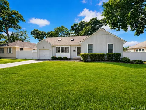 120 Irish Ln # A, East Islip, NY 11730