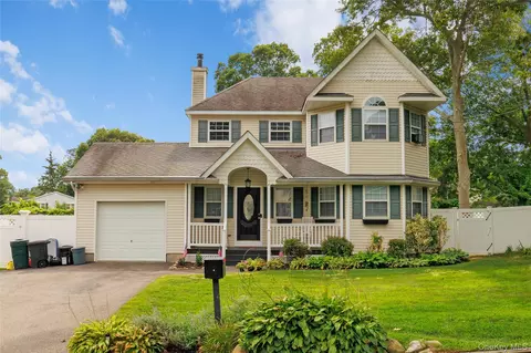50 Washburn St, Lake Grove, NY 11755